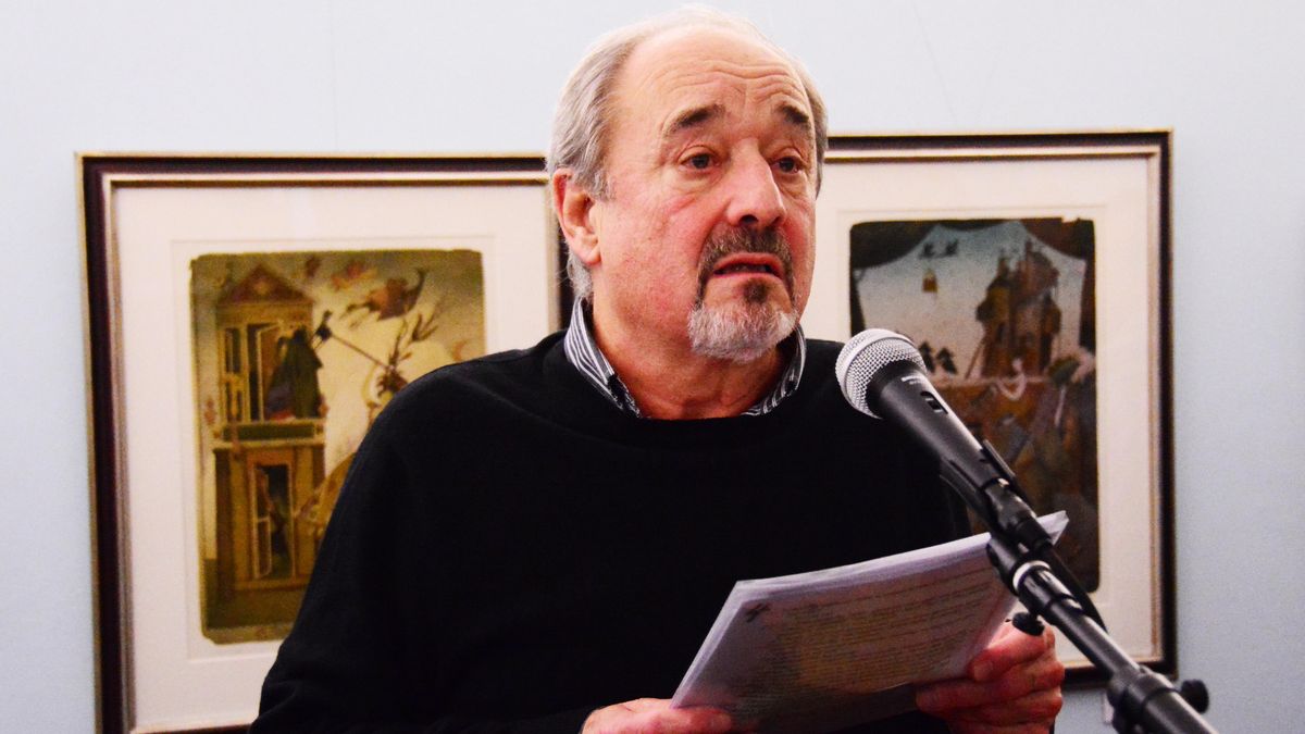 Adolf Born na karnevalu ve městě, které se potápí